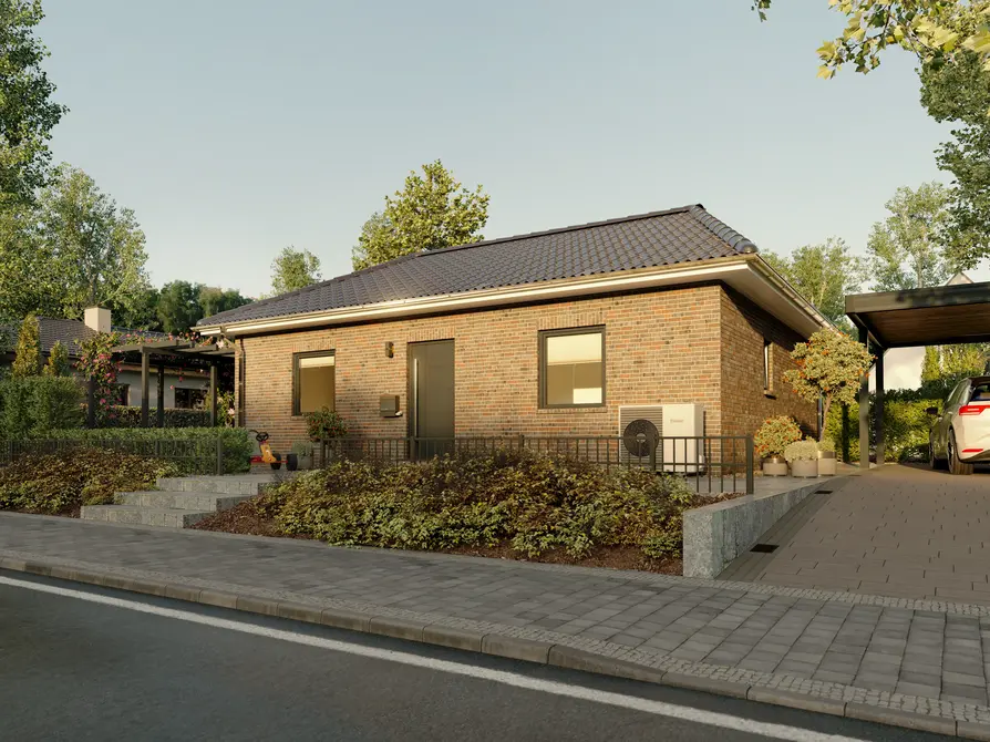 Bungalow 78 in verklinkerter Ausführung mit dunklem Walmdach, gepflegter Vorgartenanlage, Carport und gepflastertem Zugang zur Haustür.